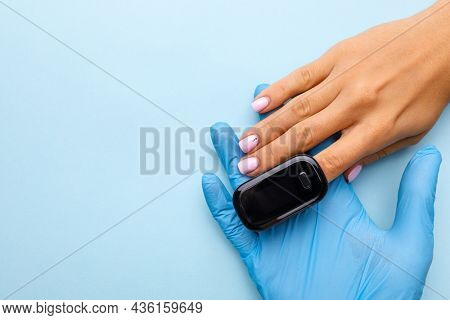 Pulse oximeter used to measure pulse rate and oxygen levels