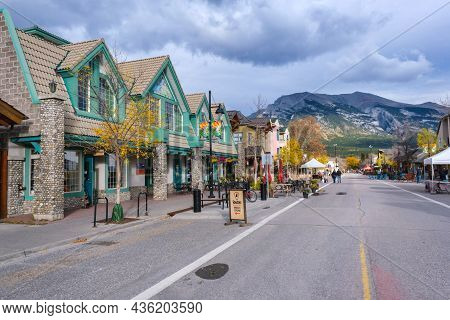 Canmore, Alberta, Canada - 28 September 2021: The Town Of Canmore In The Canadian Rockies