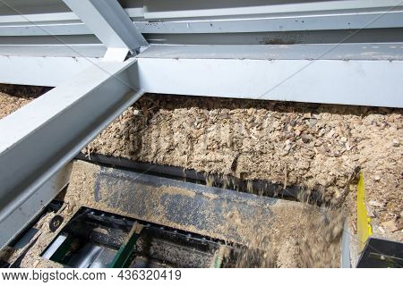 Hydraulic Cylinders To Drive The Biomass Scraping Feeder From The Bin To The Scraper Feeder