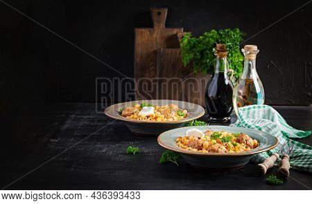 Italian Traditional Ditalini Pasta With Meatballs In Tomato Sauce And Vegetables In Bowl.  Ditalini 