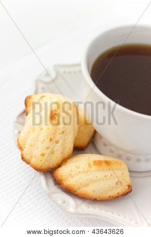 Café com madeleines