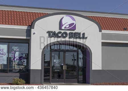 Frankfort - Circa October 2021: Taco Bell Retail Fast Food Location. Taco Bell Is A Subsidiary Of Yu