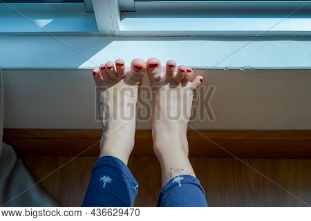 Feet With Henna In A Bright Sunlight On The Floor. Drying Henna At Home.