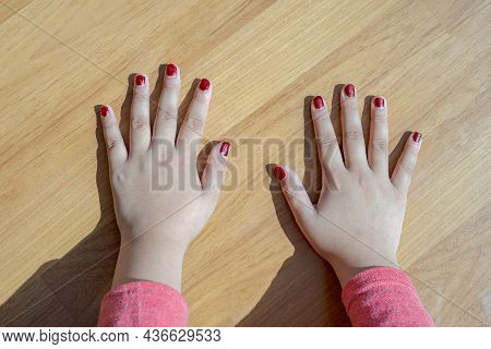 Hands With Henna In A Bright Sunlight On The Floor. Drying Henna At Home.