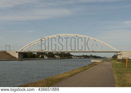 Hasselt. Limburg - Belgium 18.09.2021. Panorama Of The New Railway Bridge Over The Canal