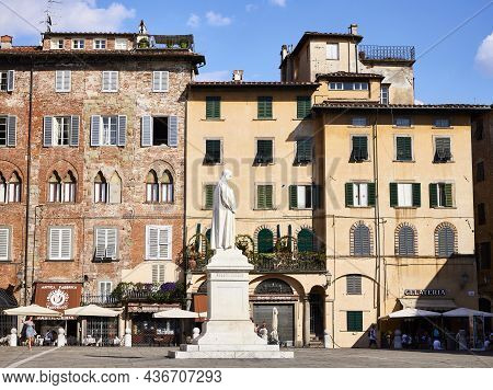 Lucca (italy), September 5, 2021. San Miguel Square And Statue Of Francisco Burlamacchi. It Is A Cit