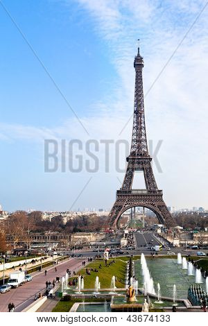 Panoramisk udsigt over Eiffeltårnet i Paris