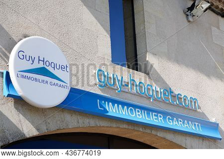 Bordeaux , Aquitaine  France - 10 15 2021 : Guy Hoquet Text Logo And Sign Office Of Real Estate Bran
