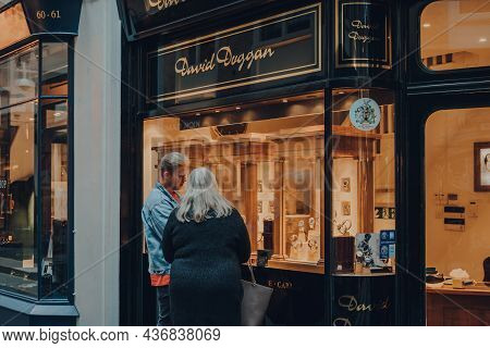 London, Uk - October 02, 2021: People Looking At Retail Display Of David Duggan Shop In Burlington A