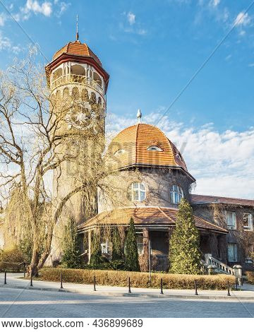 Water Tower And Building Of Water And Mud Cure Clinic In Svetlogorsk, Russia, City Landmark And Arch