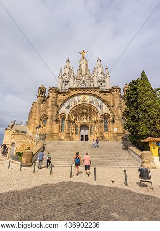 Wide Angle Capture Of The Entrance Of The Temple Of The Sacred Heart Of Jesus At The Peak Of The Par
