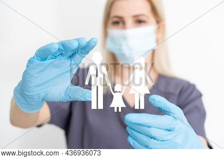 Medical Technology Concept. Virtual Reality. 3d Rendering. Woman Doctor And Virtual People