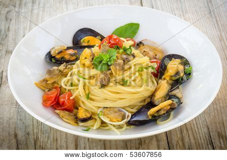spaghetti with seafood