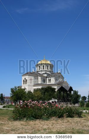 Orthodoxe Kathedrale wieder aus Ruinen