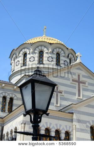 Orthodoxe Kathedrale wieder aus Ruinen