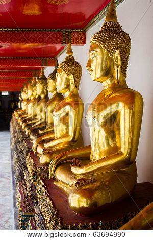 Goden Buddha At Wat Pho