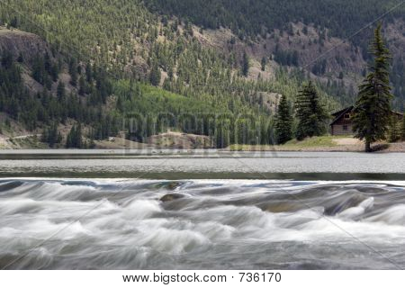 řeka v alpském smyčce Colorado