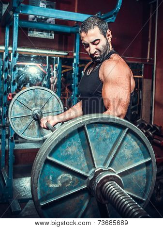 bodybuilder in training room 