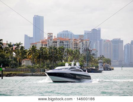 Fim de semana passeios de barco