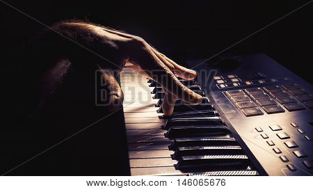 One Lazy Synth Move