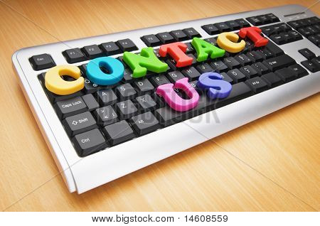 Kontakt Konzept mit Buchstaben auf der Tastatur