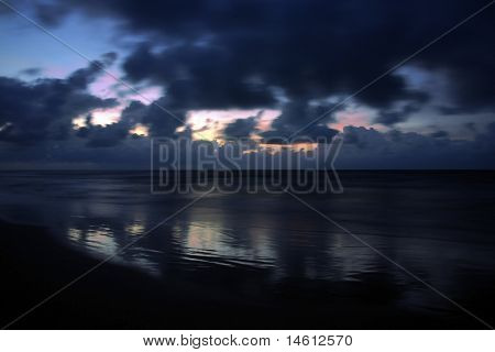 Havet solnedgång. Borneo.