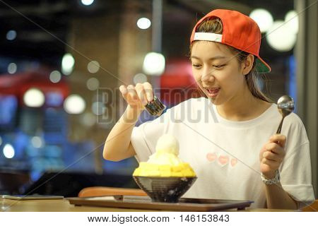 Little Girls Are Eating Bingsu Mango Cheese - Korean Dessert