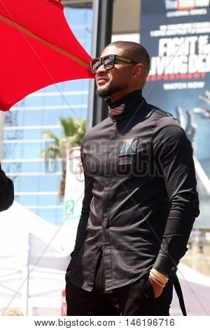 LOS ANGELES - SEP 7:  Usher Raymond at the Usher Honored With a Star On The Hollywood Walk Of Fame at the Eastown on September 7, 2016 in Los Angeles, CA