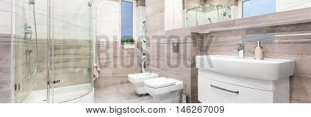 Spacious And Modern Bathroom