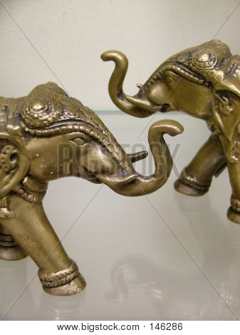 Coppia di statue di elefante metallico