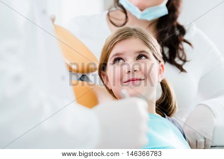 Dentist trearing child in his surgery, there is no need to drill a tooth