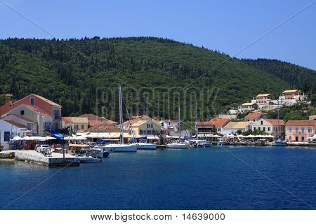 Hafen von Fiskardo auf der griechischen Insel Kefalonia