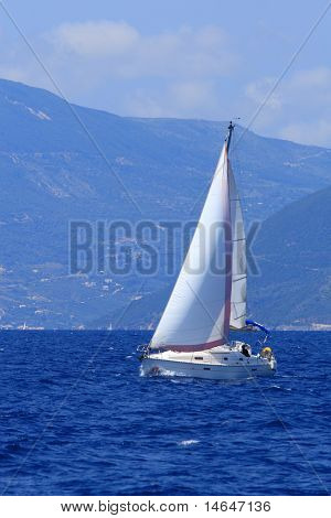 Yacht a vela in Grecia Mare Ionio