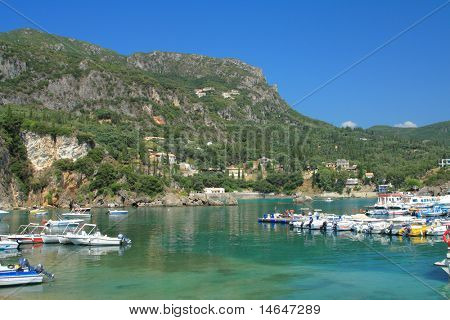 Paleokastritsa på corfu Grækenland