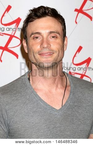 LOS ANGELES - SEP 8:  Daniel Goddard at the Young and The Resltless 11,000 Show Celebration at the CBS Television City on September 8, 2016 in Los Angeles, CA