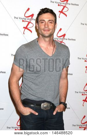 LOS ANGELES - SEP 8:  Daniel Goddard at the Young and The Resltless 11,000 Show Celebration at the CBS Television City on September 8, 2016 in Los Angeles, CA