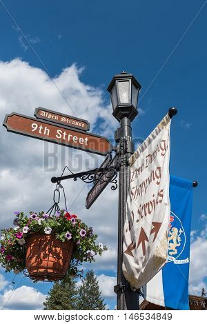Street sign in bavarian village of Leavenworth, Washington with flower pots and Alpen Strasse