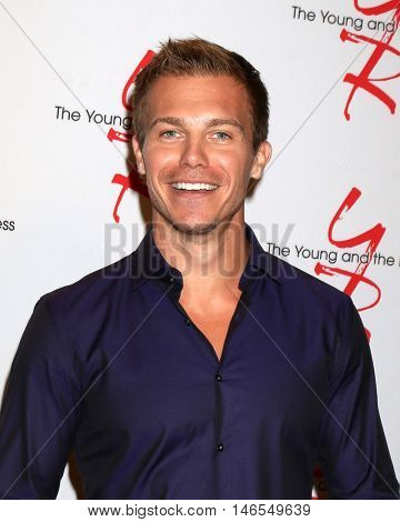 LOS ANGELES - SEP 8:  Michael Roark at the Young and The Resltless 11,000 Show Celebration at the CBS Television City on September 8, 2016 in Los Angeles, CA
