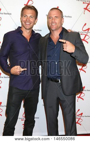 LOS ANGELES - SEP 8:  Micheel Roark, Sean Carrigan at the Young and The Resltless 11,000 Show Celebration at the CBS Television City on September 8, 2016 in Los Angeles, CA