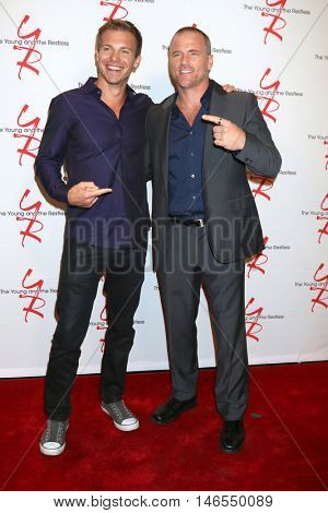 LOS ANGELES - SEP 8:  Micheel Roark, Sean Carrigan at the Young and The Resltless 11,000 Show Celebration at the CBS Television City on September 8, 2016 in Los Angeles, CA