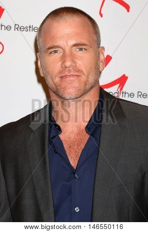 LOS ANGELES - SEP 8:  Sean Carrigan at the Young and The Resltless 11,000 Show Celebration at the CBS Television City on September 8, 2016 in Los Angeles, CA