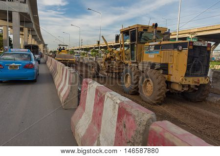 Motorgrader Working At Construction Site Of Sky Train Redline Bangsue-rangsit
