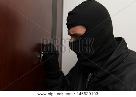 Thief In The Mask Covers Peep Hole