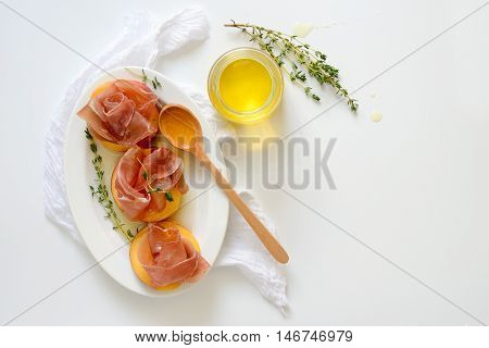 Procsiuto and peach bites with honey and thyme dressing juicy and simple gourme appetizer
