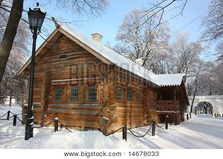 Moskou. Museum - landgoed Kolomenskoe. Cabine van Peter I.