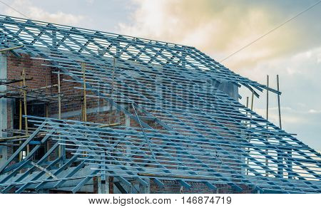 Structural steel roof using steel frames of building residential construction