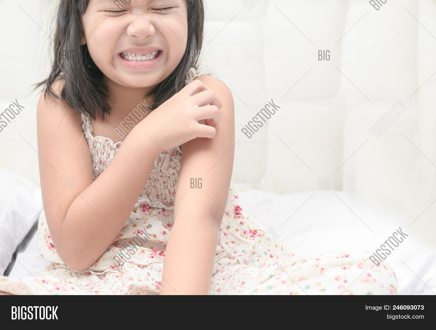 Girl Scratch Itch Hand Image & Photo (Free Trial) Bigstock