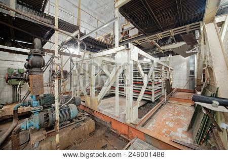 Broken Old Ionization Calorimeter In An Abandoned Underground Laboratory For The Study Of Cosmic Ray