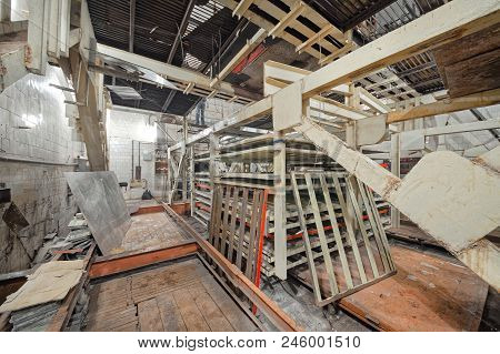Broken Old Ionization Calorimeter In An Abandoned Underground Laboratory For The Study Of Cosmic Ray