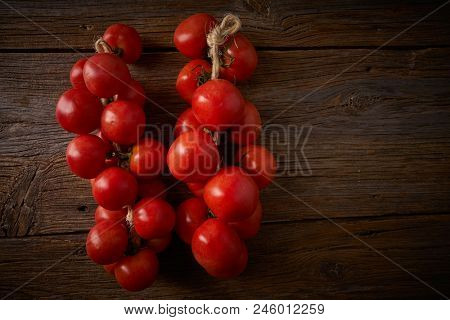 hanging tomatoes de colgar from Catalonia special for scrub in bread